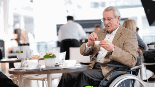 Propulsión con los pies en silla de ruedas: Consideraciones para mejorar la eficacia y evitar el des